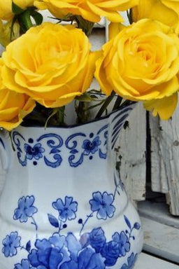 DIY floral class petal academy yellow and white in delft pottery