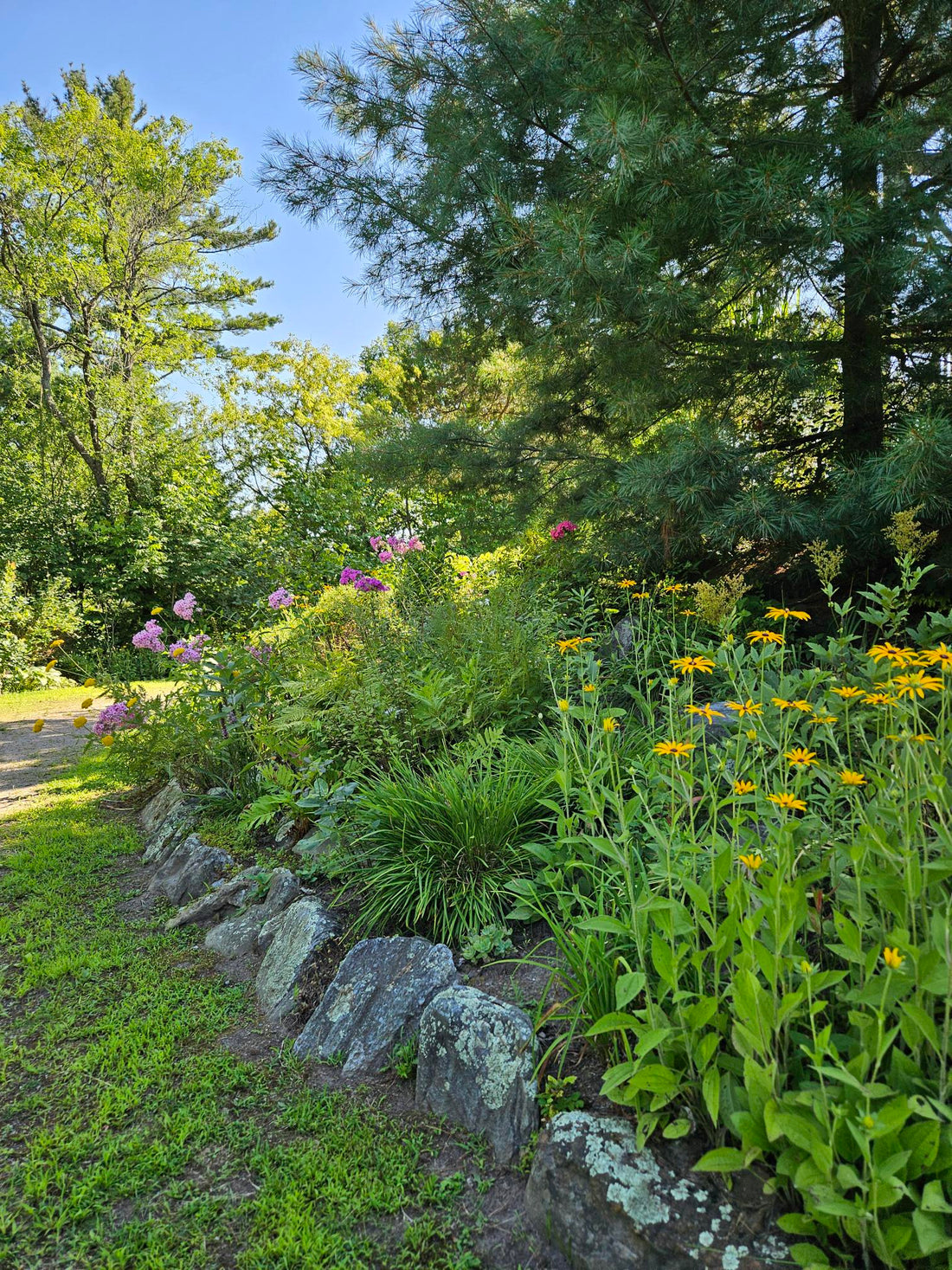 Northern Gardens with Gorgeous views!!